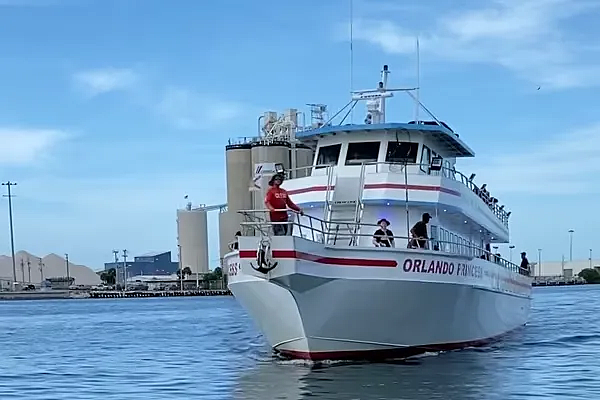 Video of Orlando Princess coming back to dock